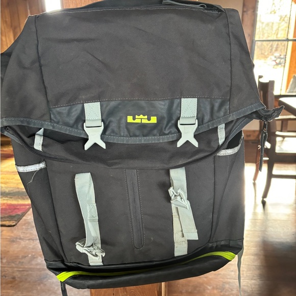 backpack - Picture 2 of 2